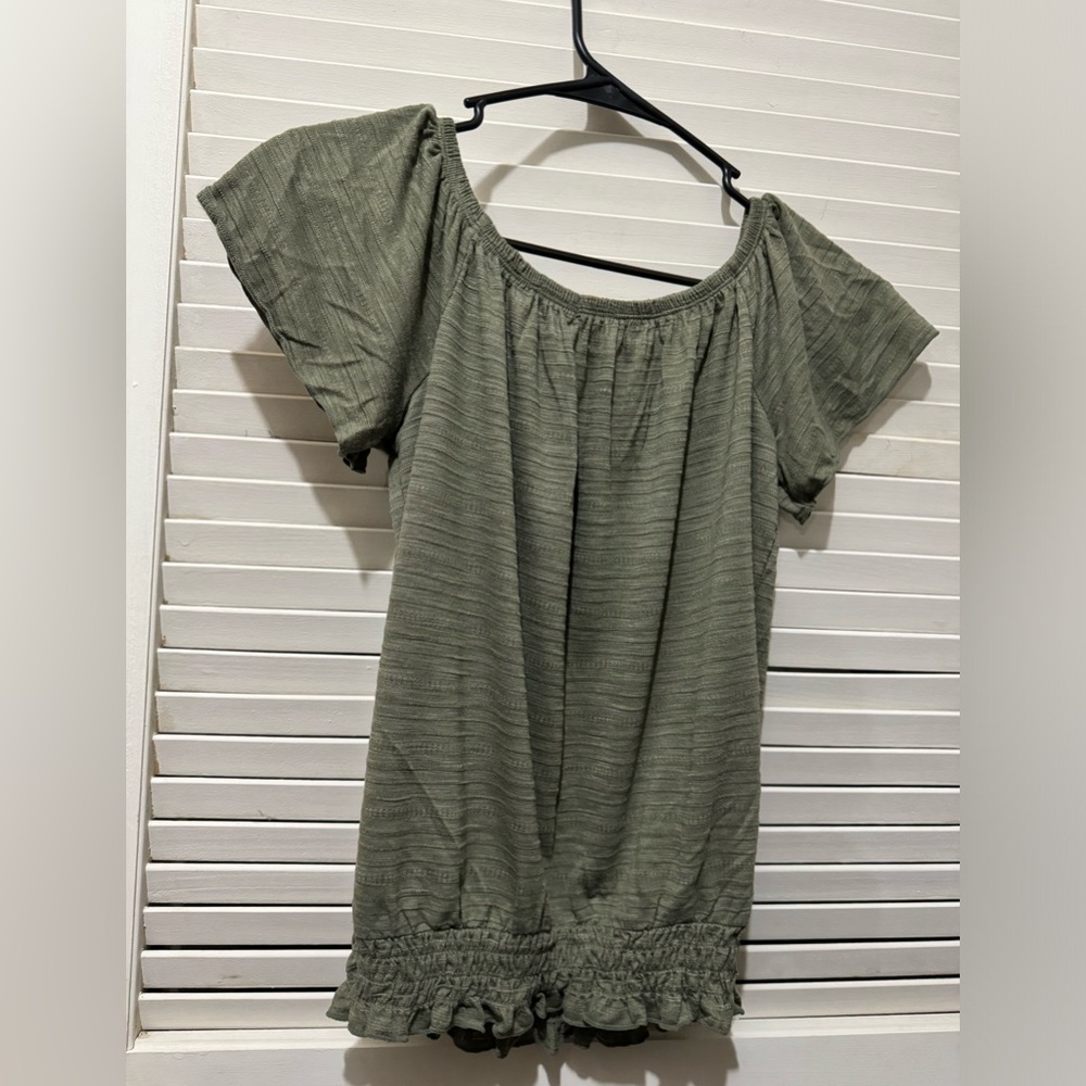 Style & Co Women’s Short Ruffle Sleeve Top EUC